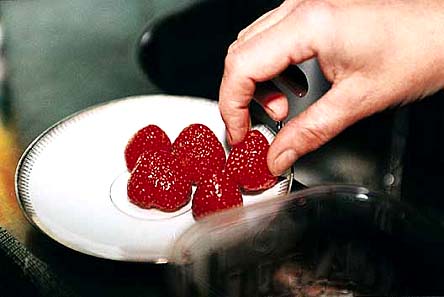 BILD: manipulerade jordgubbar?