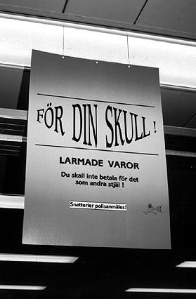 Bild: Skylt om larmade varor