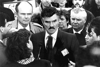 BILD: Burt Reynolds som ond abortmotståndare