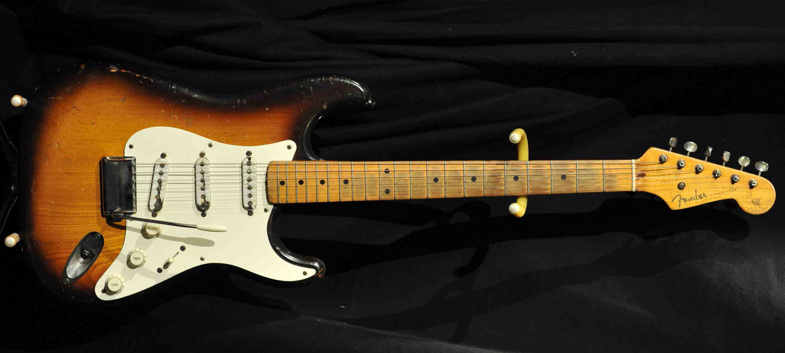 Fender_Stratocaster_1954.jpg