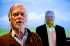 Hans O Sjöström (i förgrunden) ny ordförande efter Kenneth Lundgren (i bakgrunden).