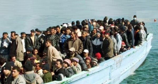 Flyktingbåt i Medelhavet